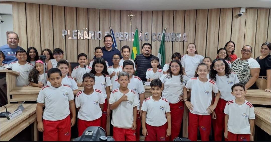 Estudantes do CEIMH Visitam a Câmara Municipal de Macau