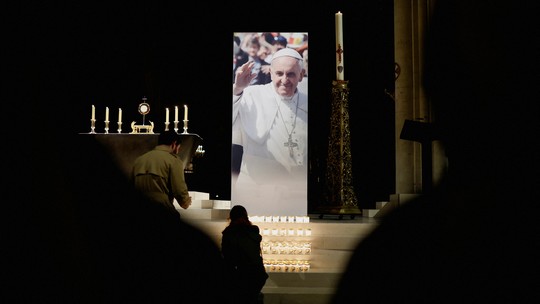 Papa Francisco morreu de AVC e insuficiência cardíaca, diz Vaticano