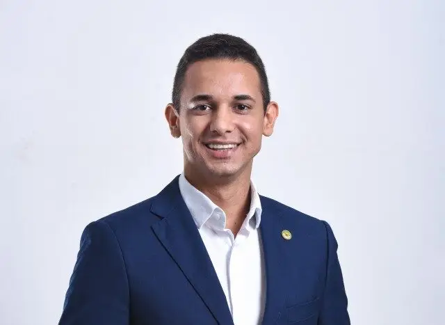 +Política por Túlio Lemos
