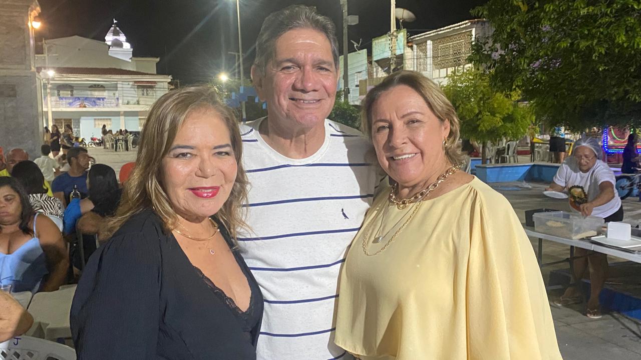 Aniversário de José Antônio Menezes é comemorado na Praça da Conceição