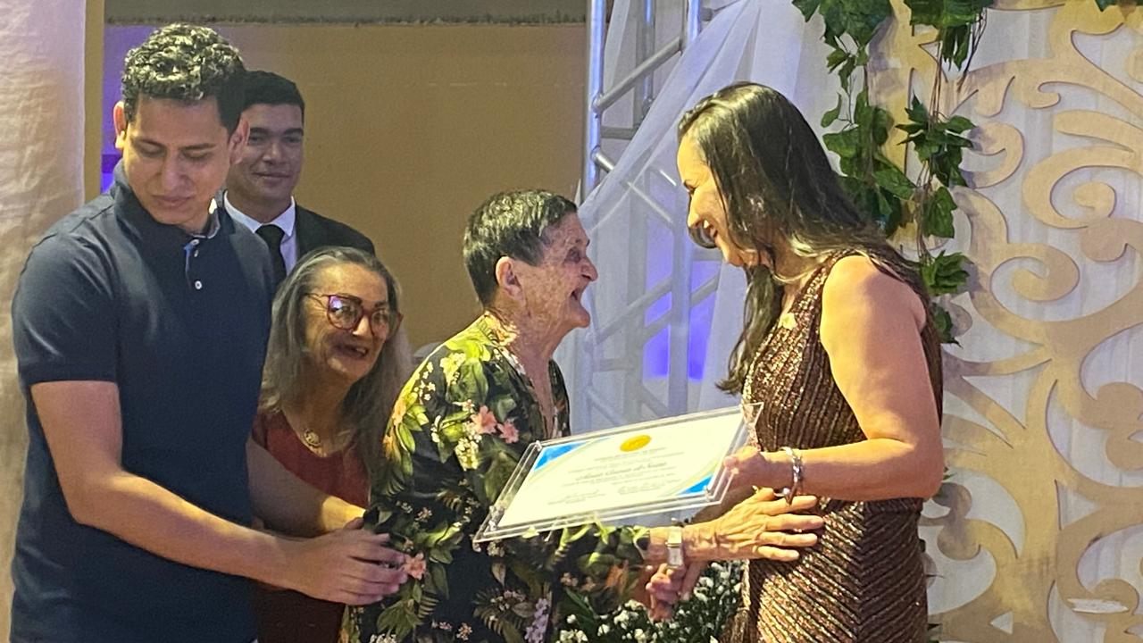 Câmara municipal de Macau faz entrega de títulos honoríficos e comenda 9 de setembro