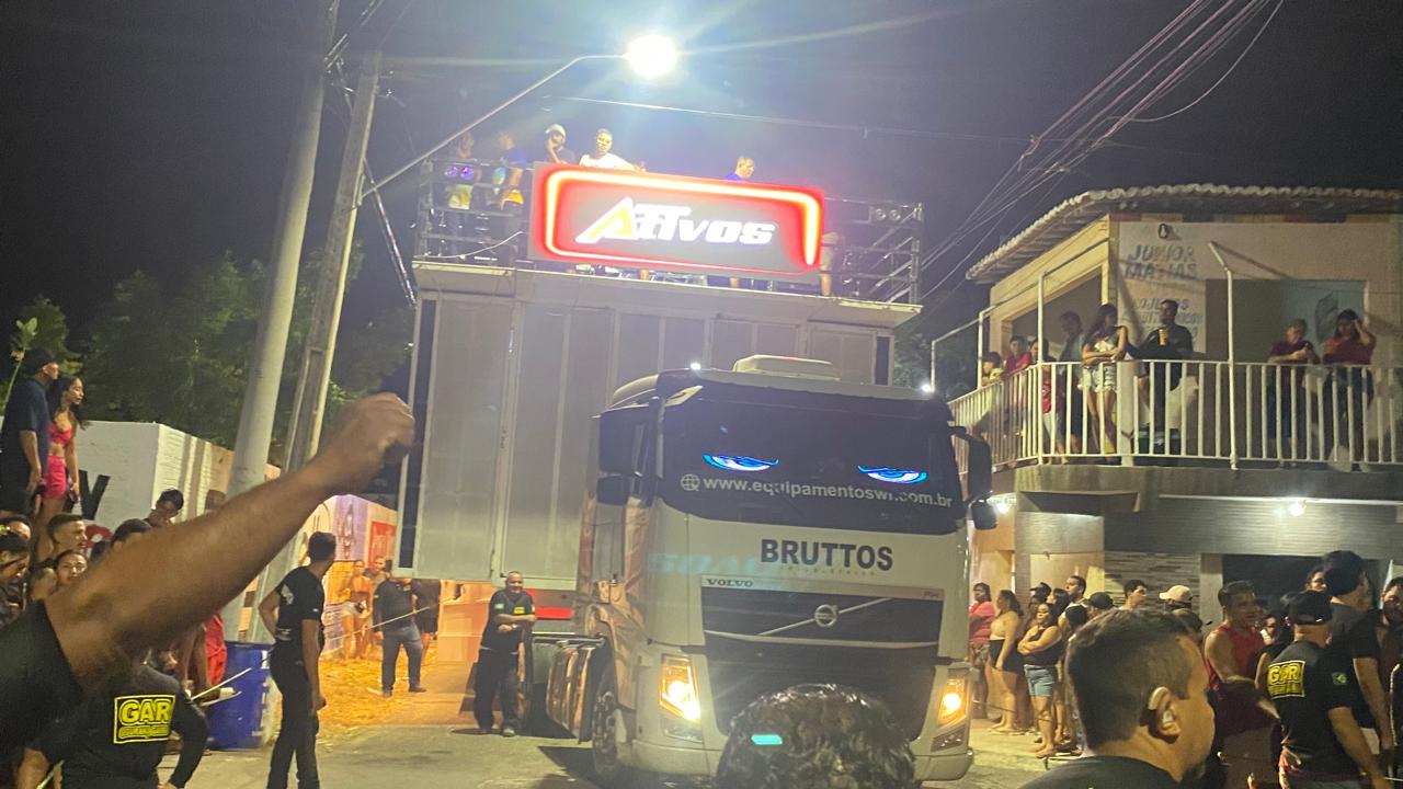 Arrastão pelas ruas de Macau realizada pela prefeitura em comemoração aos 150 anos da cidade