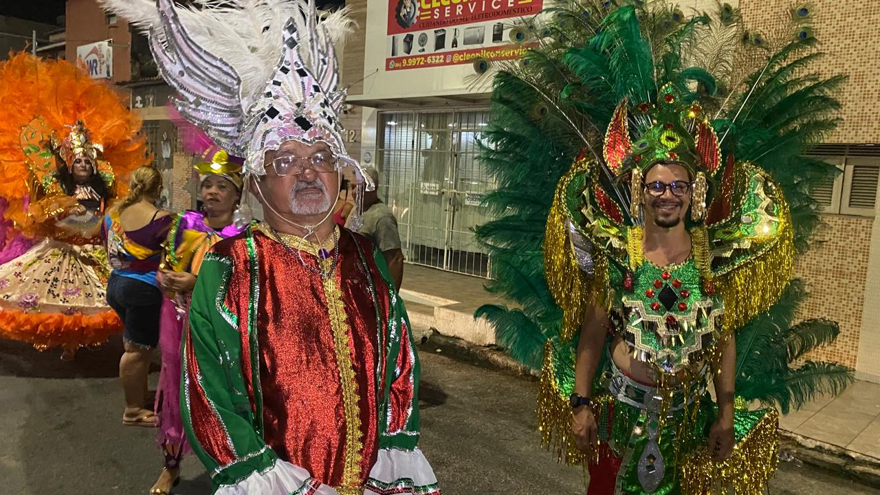 As escolas de samba desfilaram na última terça-feira