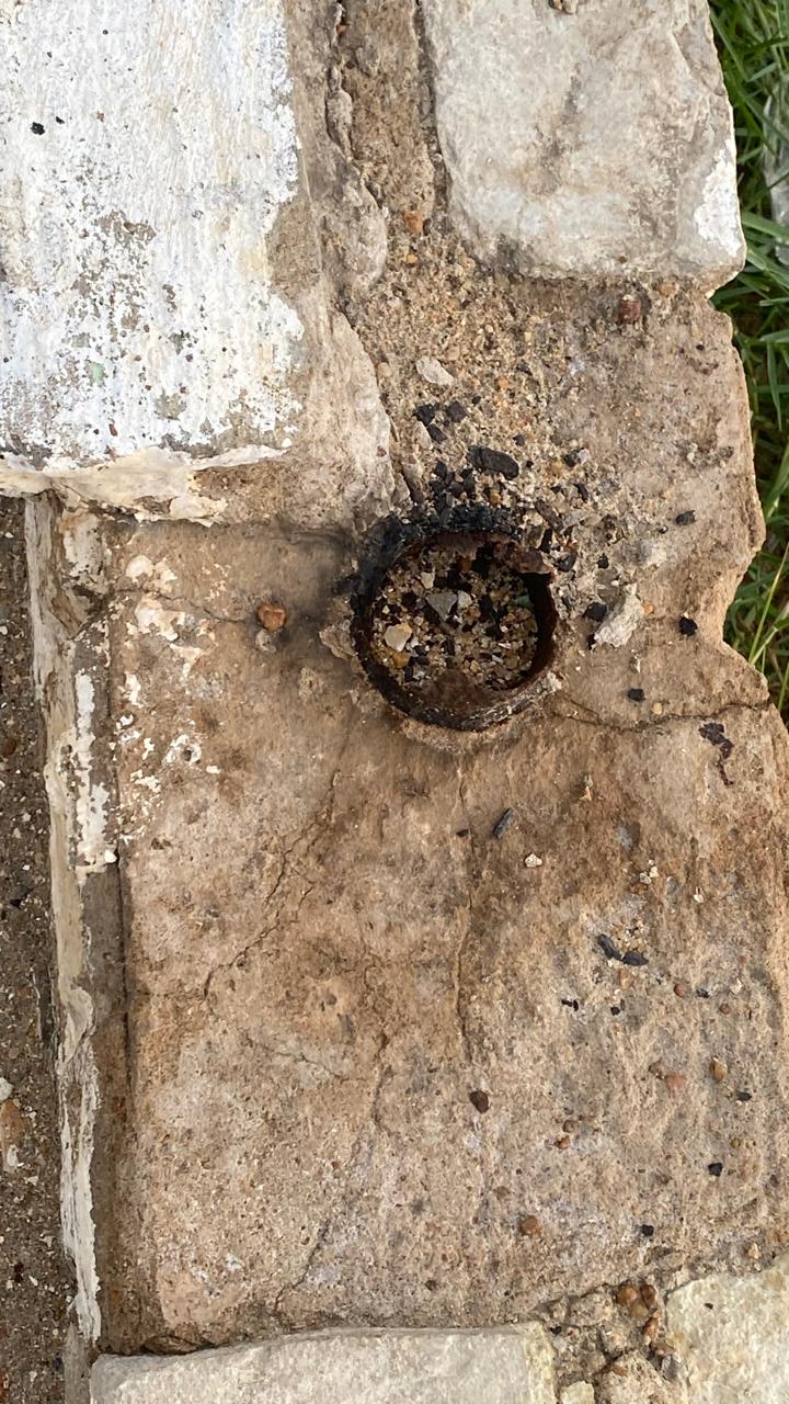 Esportistas e frequentadores olham o tatazão com está situação que se encontra