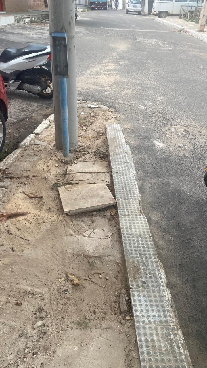 Reclamação dos moradores da rua dos Paivas sobre a pracinha da biblioteca e o canteiro central