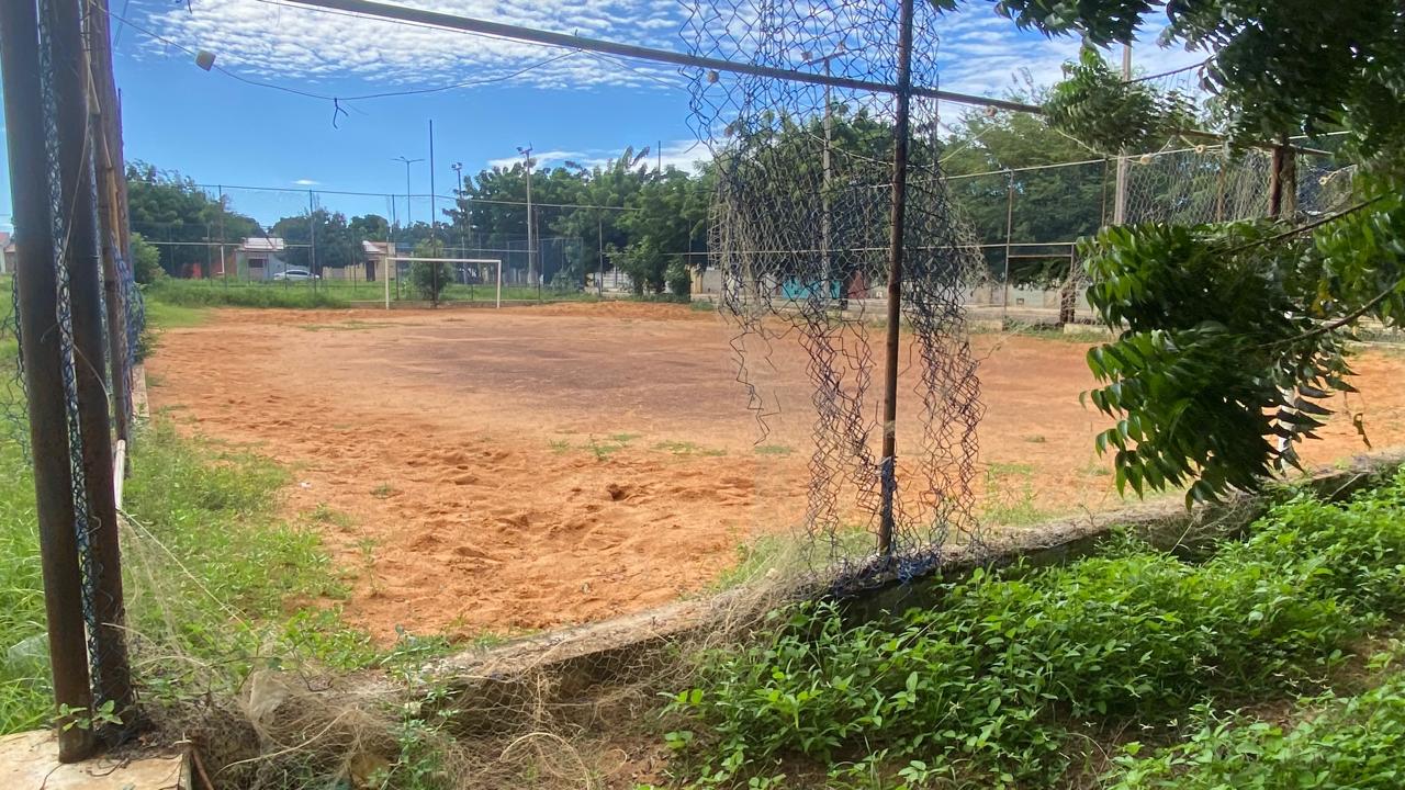 Praça Manoel Félix, na Cohab, apresenta sinais de abandono