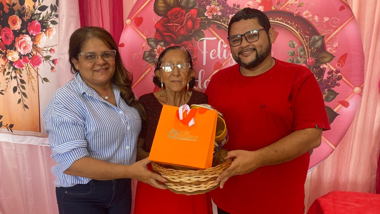 Comemoração do dia das mães no Centro de Convivência Social da Pessoa Idosa