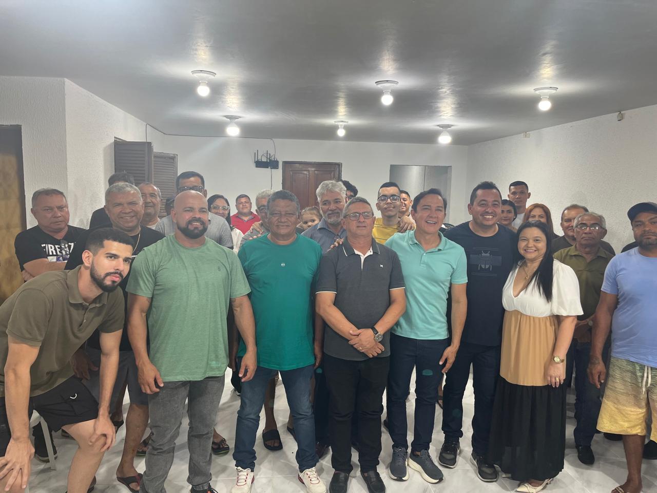Edvaldo Júnior reúne amigos e reafirma apoio a Neilton Diógenes para 2026
