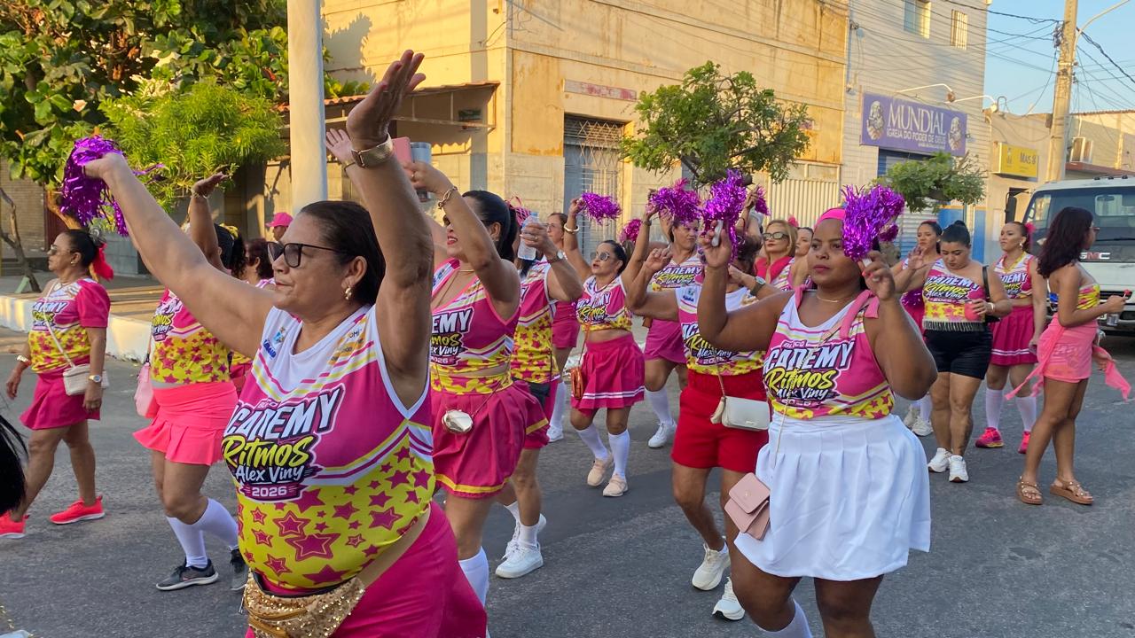 BLOCO ACADEMY RITMOS LEVOU ALEGRIA, DANÇA E ENERGIA ÀS RUAS DE MACAU