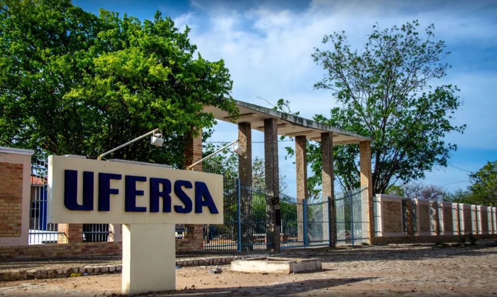 Fapern abre seleção com 42 bolsas de até R$ 5,3 mil na Ufersa; veja como se inscrever